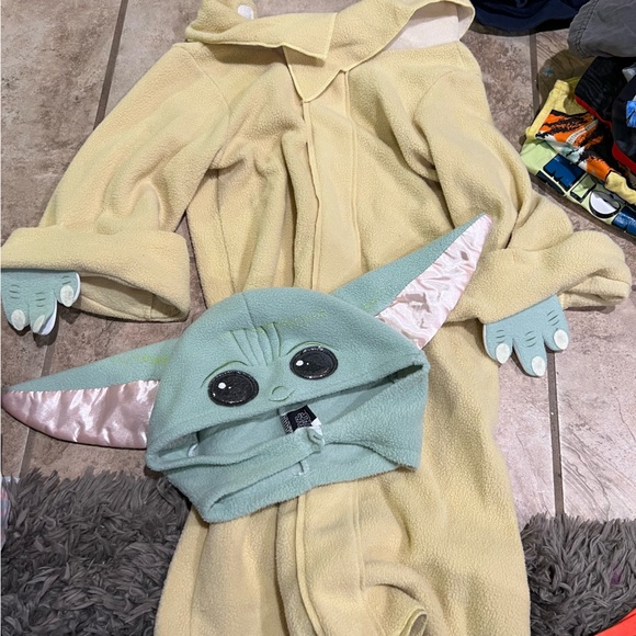 Costumes - Picture 2 of 2